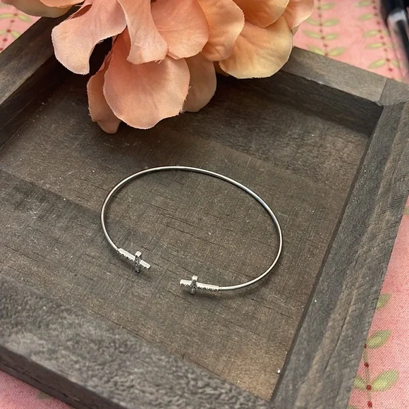 JBloom Silver cross Bracelet - Picture 3 of 4